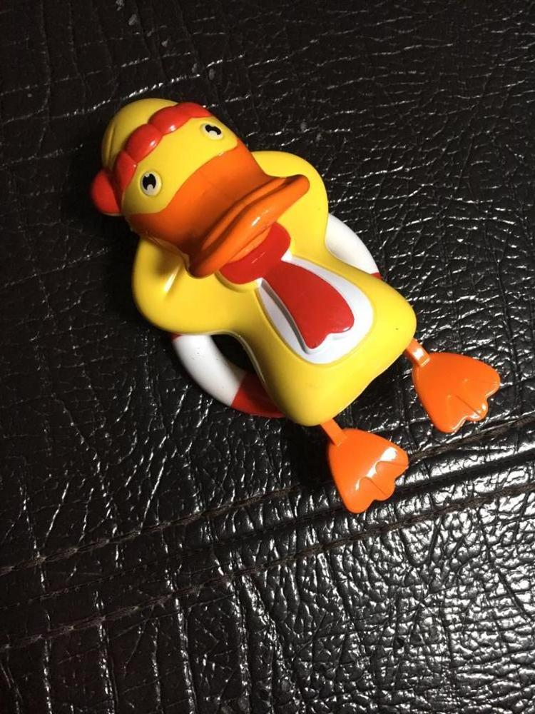 Wind up toy duck for baby bath toys play in water