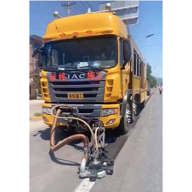 Road Marking Cleaning Hydro Jetting Machine For Airport Rubber Removal And Pavement Marking