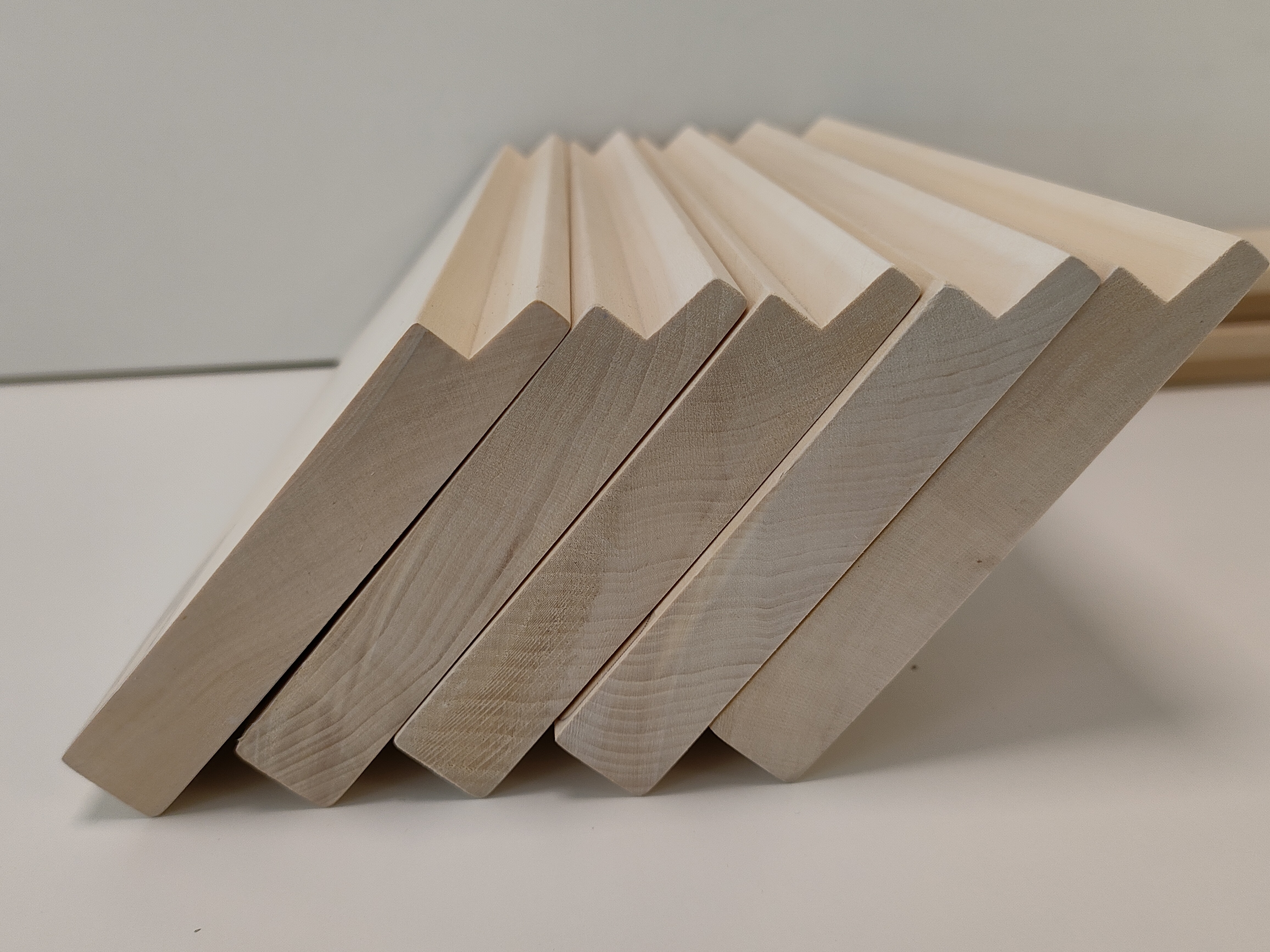 China Manufacturer Basswood Window blades and Blinds Plantation shutter components Rails