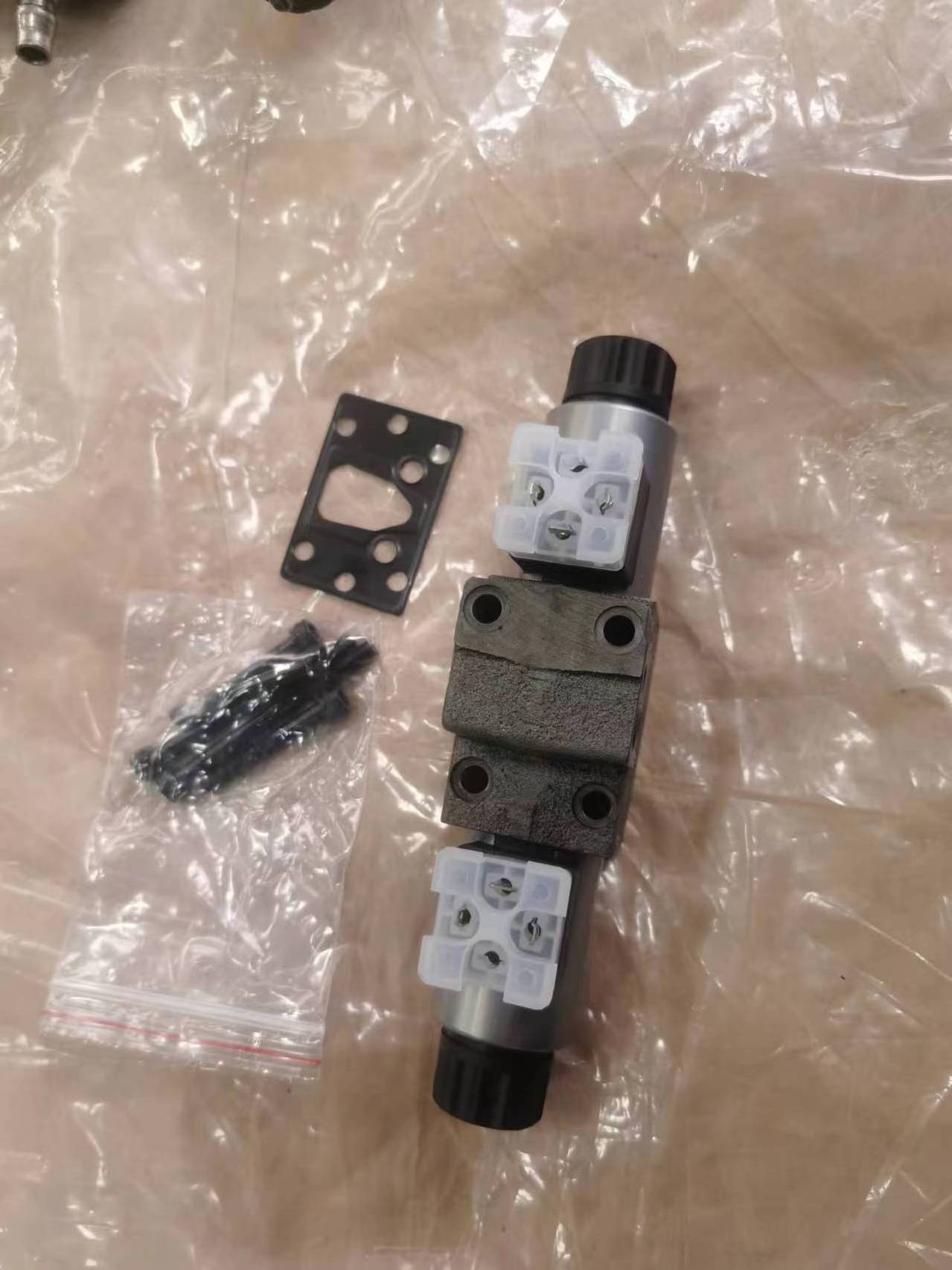 CAT Hydraulic System Control Valve 2040533 Solenoid Valve