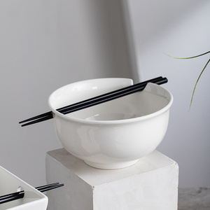 Jinbaichuan Hot Selling Japanese Style White Round Ceramic Cereal Ramen Noodle Bowl With Chopsticks For Home Restaurant