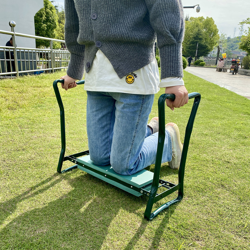 lightweight and Practical Folding Garden Kneeler with  Kneeling Pad Gardening Gift