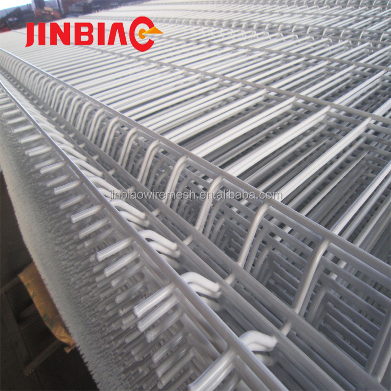 Hog Wire Mesh Fence Panels With Razor Barbed Wire On Top