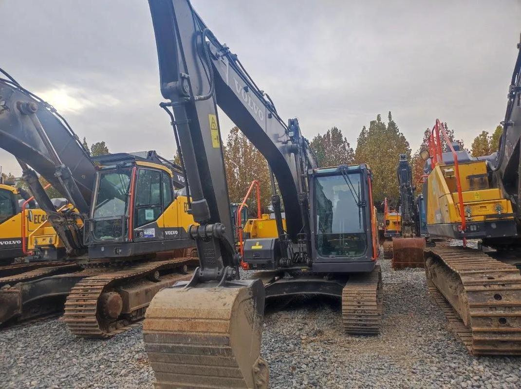 Volvo 13 tons of small heavy machinery equipment good quality used excavators sold at low prices