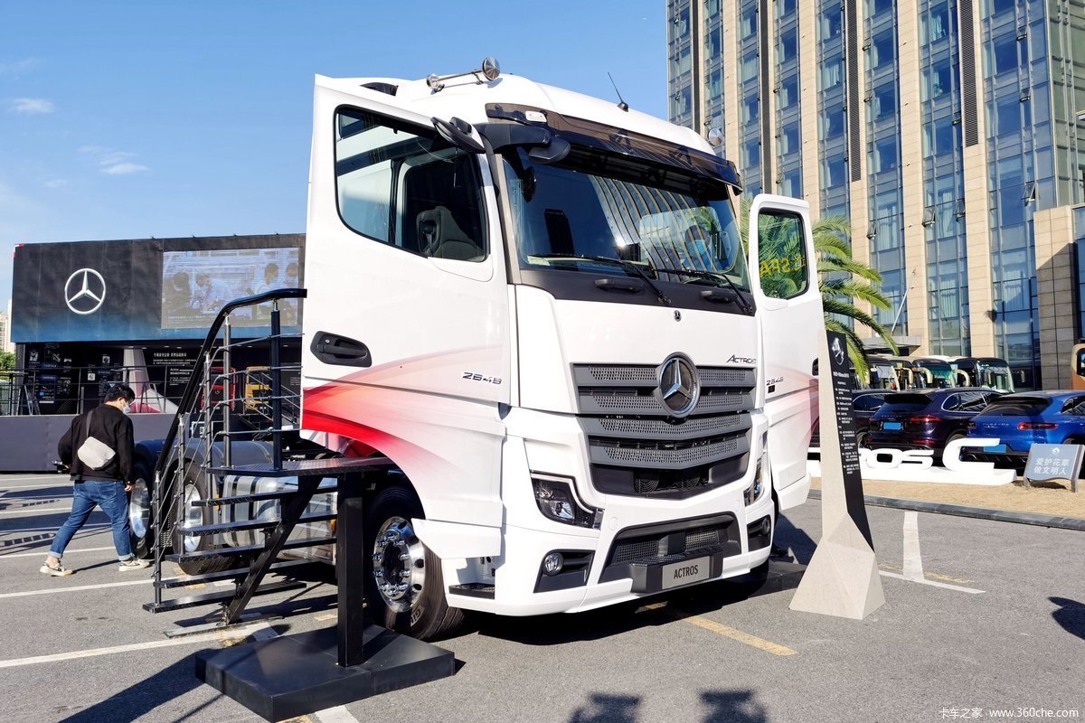 Heavy Truck mercedes-benz Actros C 6x4 4x2 tractor head truck with low price for sale in Russia