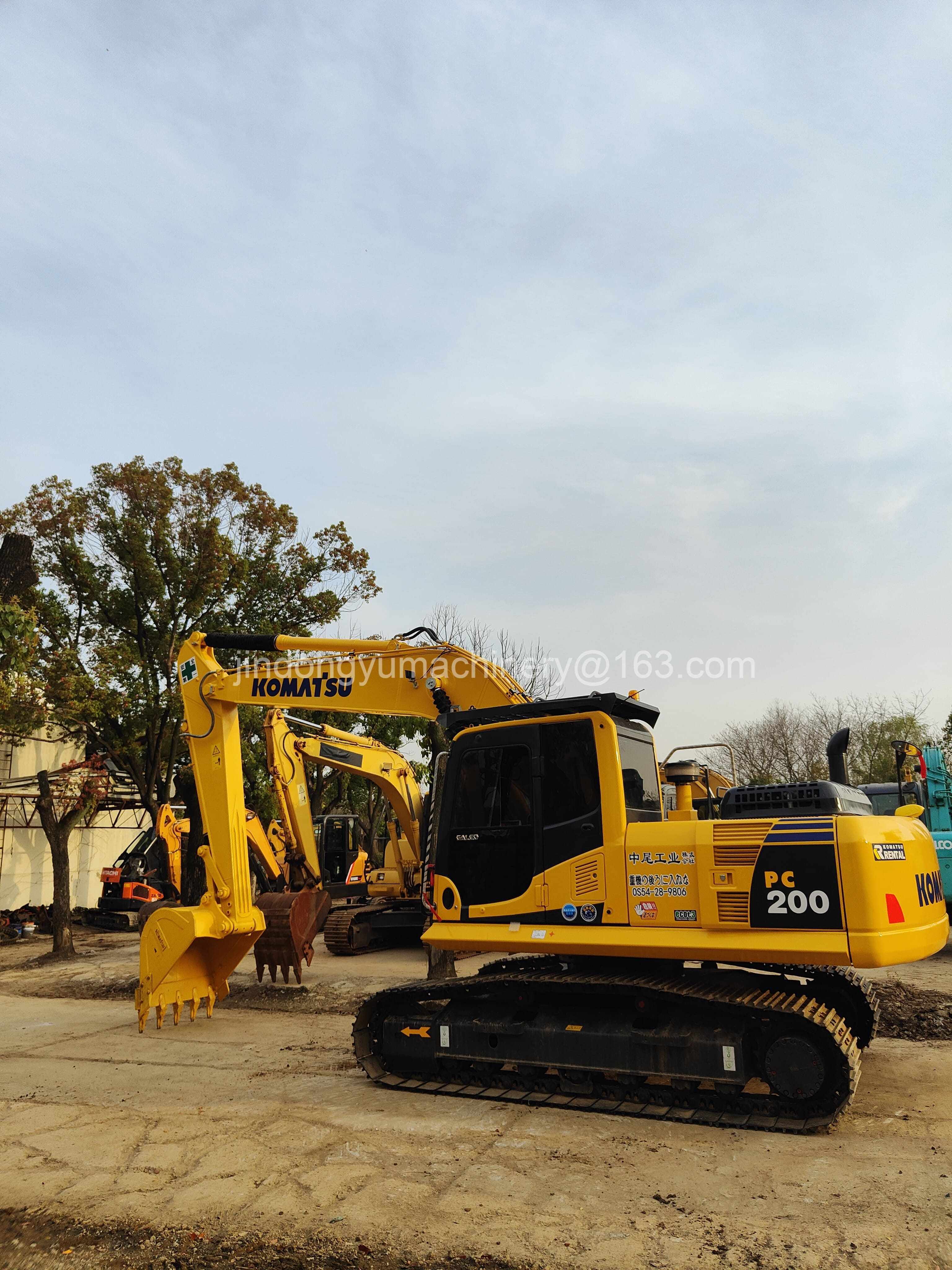 Japan made original Komatsu PC2-0LC-8N tracked digger, Komatsu medium hydraulic excavator PC200LC