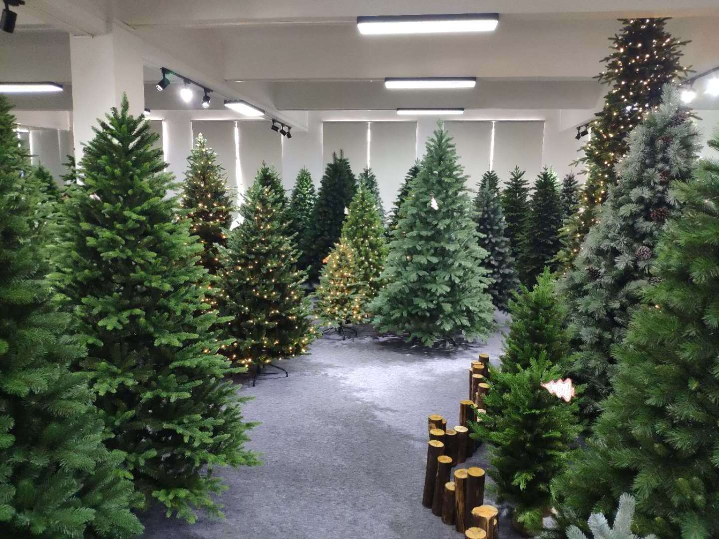 Good Price Of New Design Christmas Tree Wholesale Snowing Christmas Tree   Tree For  Decoration