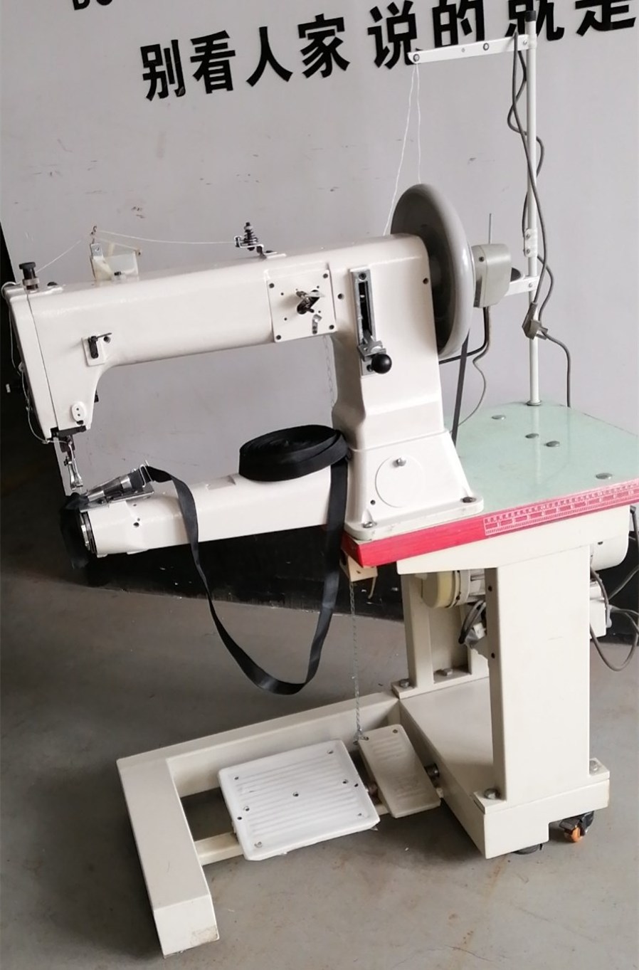 JN-441 Heavy Duty Compound Feed Lockstitch Industrial Sewing Machine Long Arm Cylinder Bed Sewing Machine