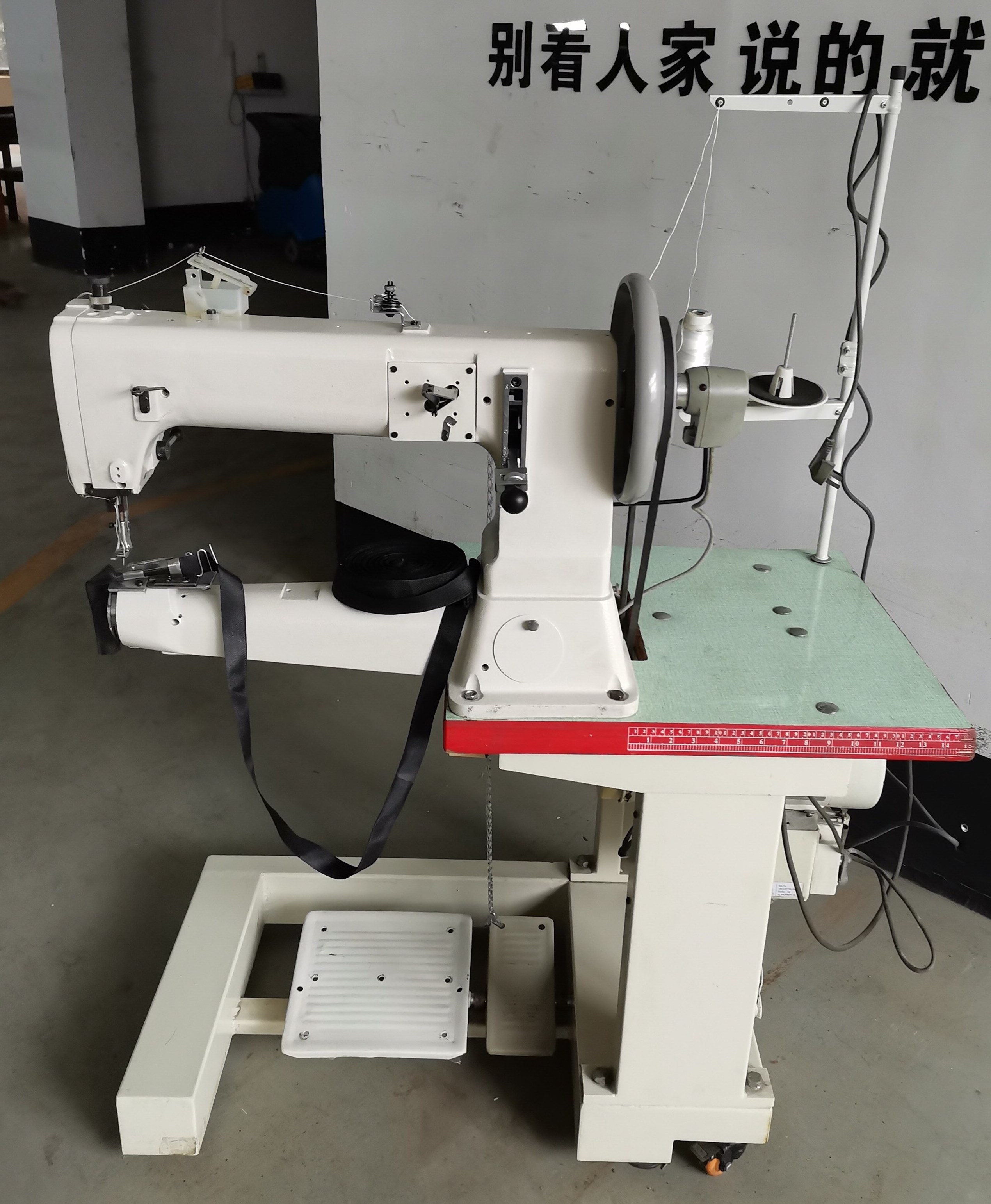 JN-441 Heavy Duty Compound Feed Lockstitch Industrial Sewing Machine Long Arm Cylinder Bed Sewing Machine