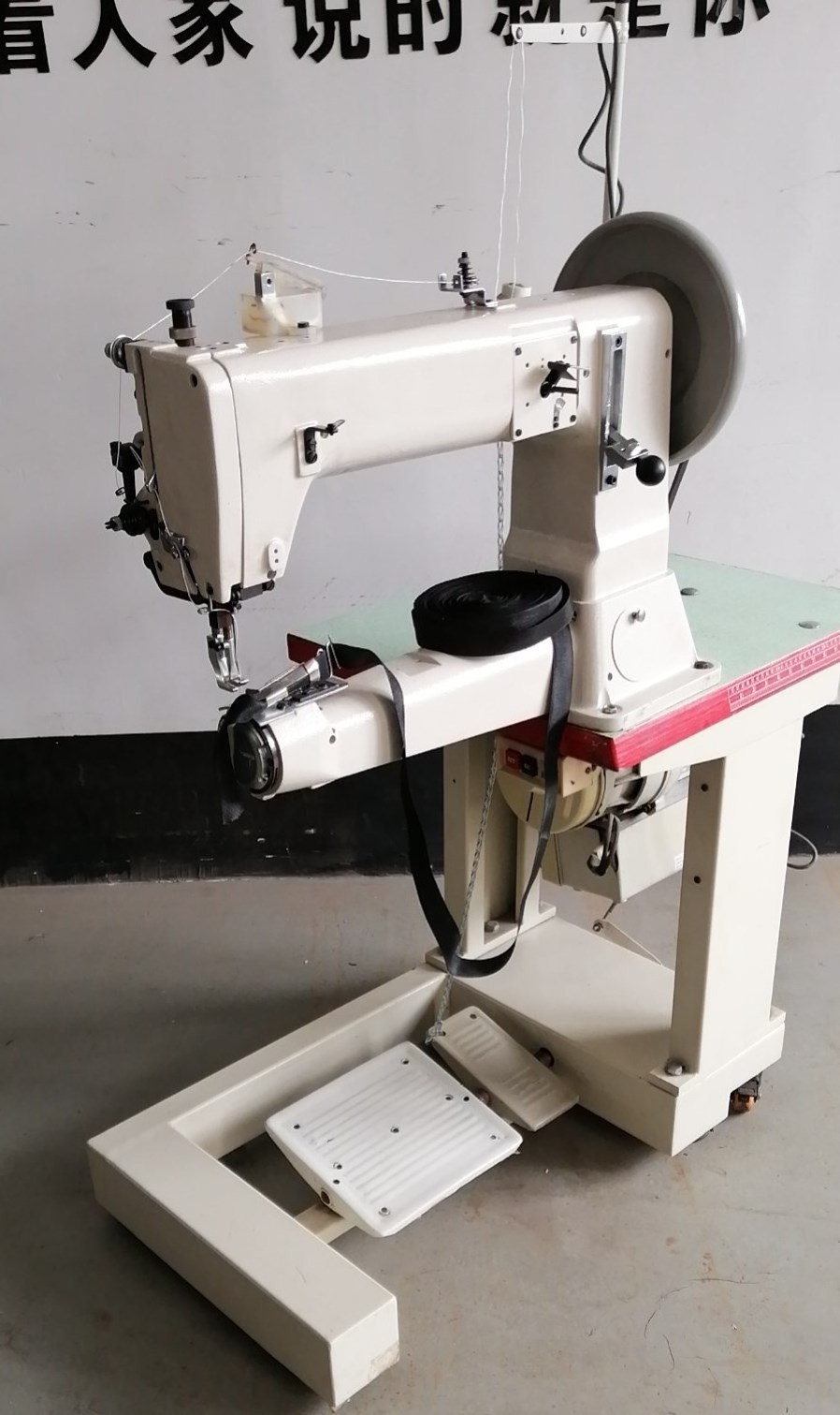 JN-441 Heavy Duty Compound Feed Lockstitch Industrial Sewing Machine Long Arm Cylinder Bed Sewing Machine