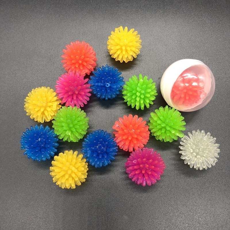 Yiwu Offer Cheap 32mm Round Plastic Capsule Gashapon Toys Mixed Designs Small Size Mini Toy