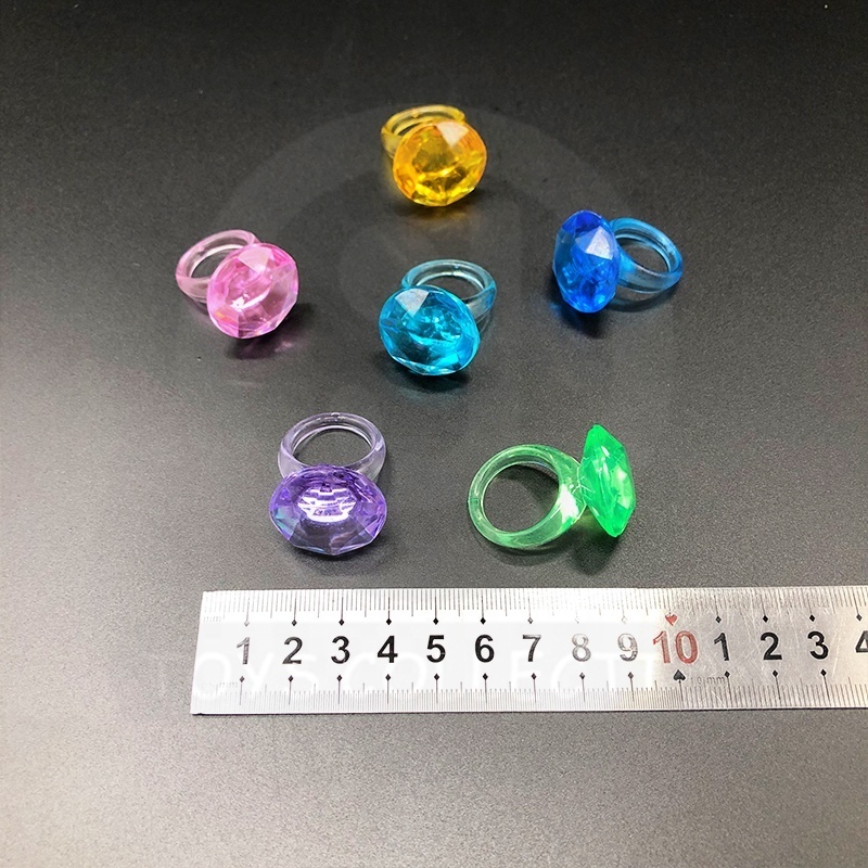 32mm Small Cheap Toys Gachapon Acrylic Animal Figures Crystal Jewelry Plastic Finger Ring Toy For Vending Capsules