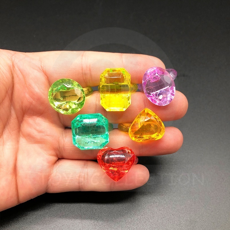 Cheap 28 32mm 1 Inch Capsule Toy Wholesale Crystal Diamond Finger Rings Gachapon Ring Jewelry Plastic Ring Small Toys For Kids