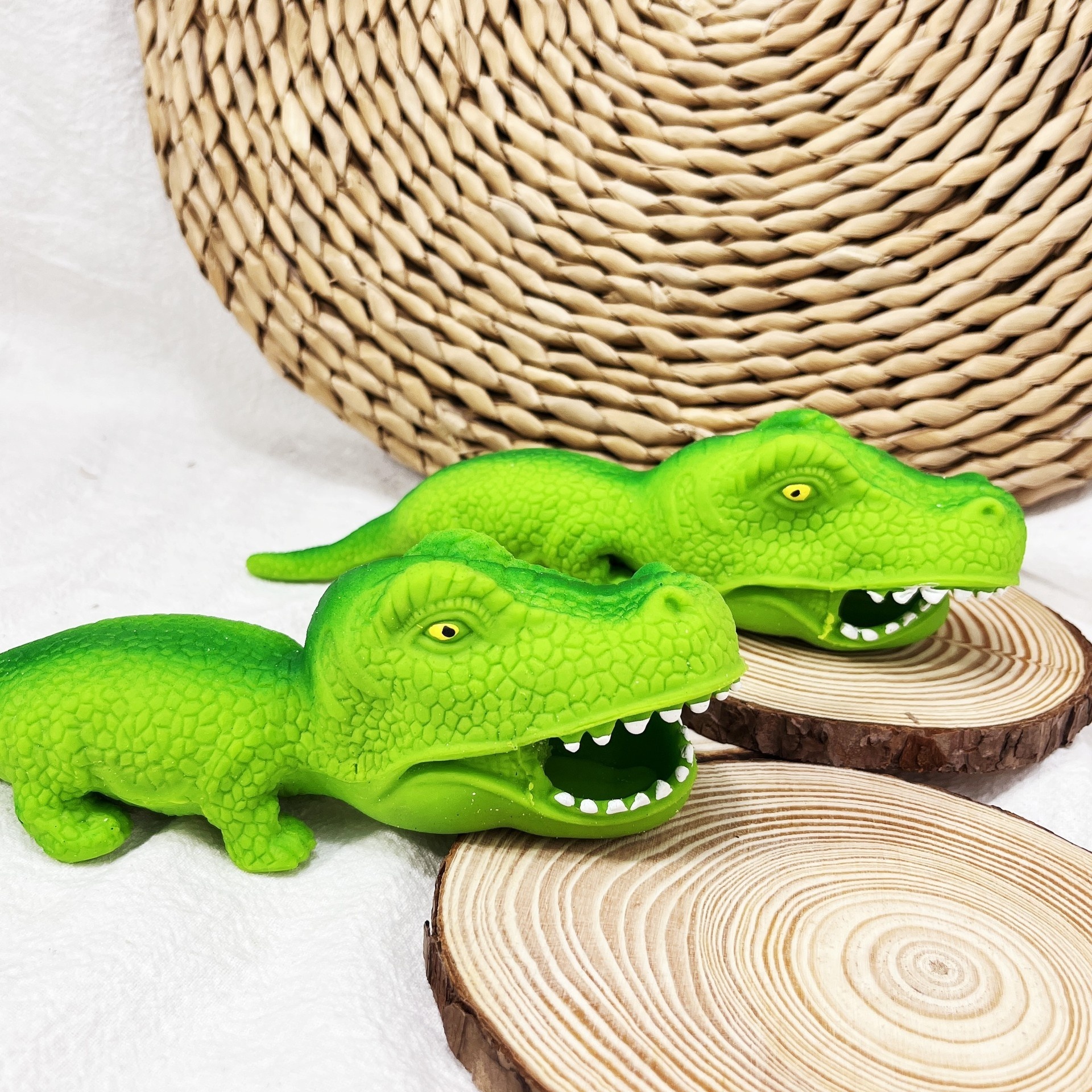 Wholesales Promotional Gifts Stretchy Dinosaur Shaped Sand Filled Stress Fidget Stress Squeeze Toys for Kids