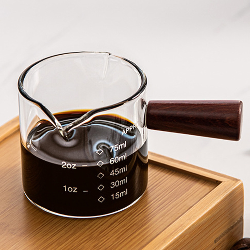 Double Spouts Measuring Scale Cup Espresso Shot Glasses with Wood Handle for Cafe Shop Milk Jug 75ml 2.5oz Coffee Mug