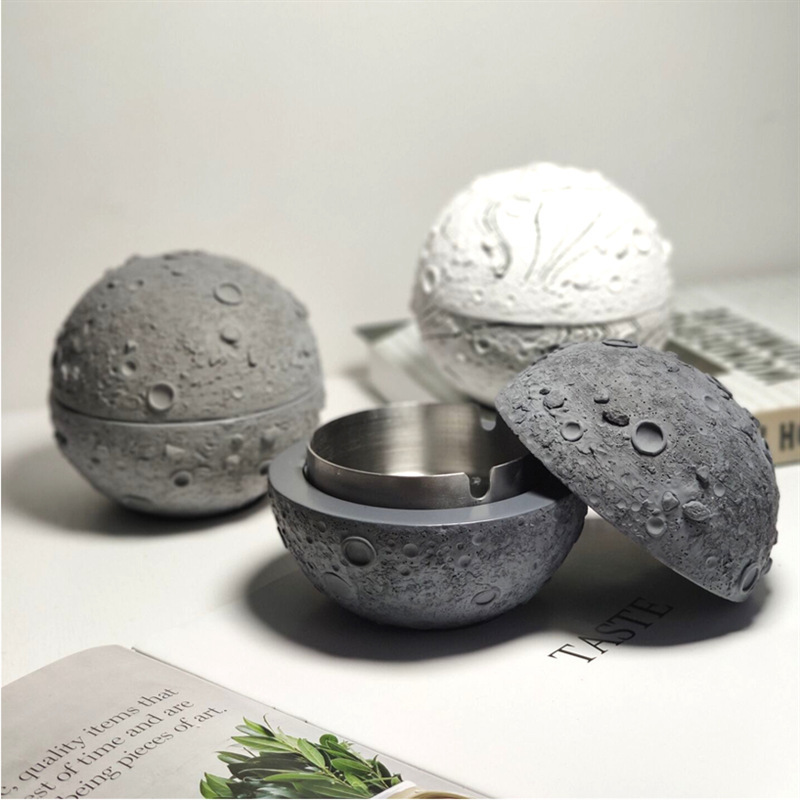 New arrival Modern And Simple Eco friendly Creative astronaut design Cement Ashtray For Cigar Stand