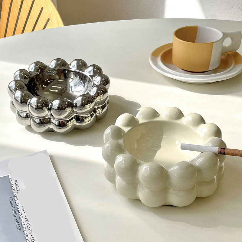 2023 New Creative Novelty Style Home Decorations Ceramic Ashtray with Candy Donut Shape Nordic Style Living Room Decor