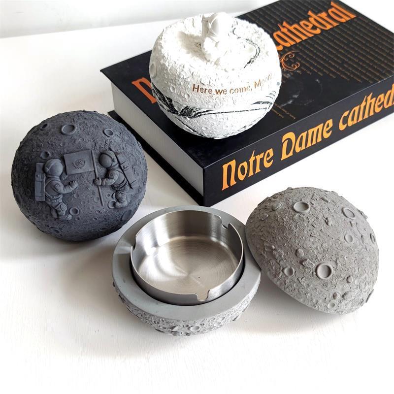 New arrival Modern And Simple Eco friendly Creative astronaut design Cement Ashtray For Cigar Stand