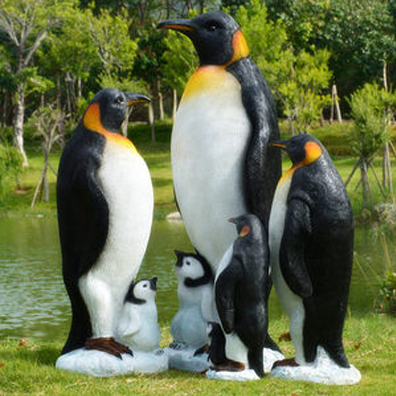 Jingujin Berserk fiberglass sculpture resin crafts large decoration Strength fiberglass penguin sculpture for park