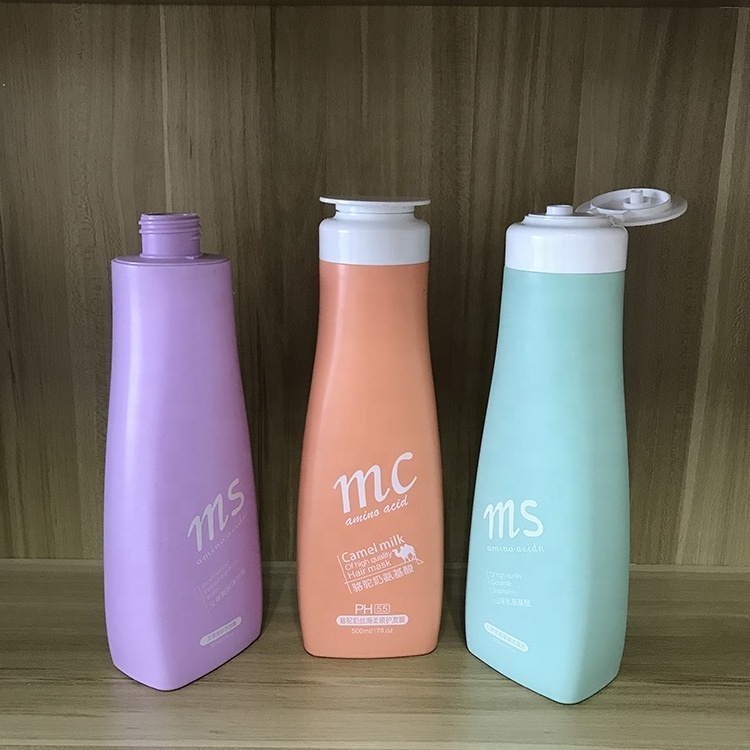 New design Plastic Squeezable Shampoo bottle 500ml HDPE soft touch Flat shape bottle with Flip top cap