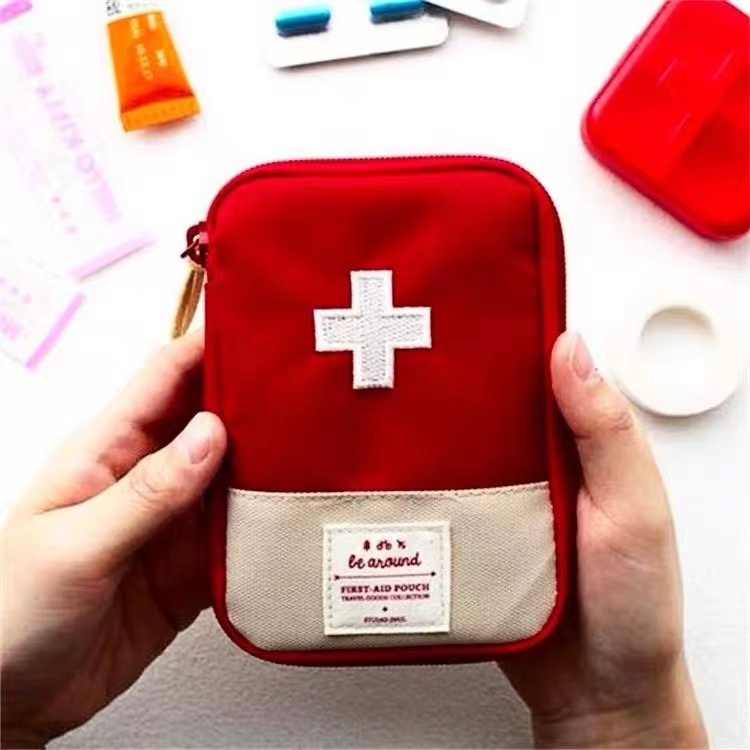 Wholesale oxford fabric portable carrying first aid kit bag