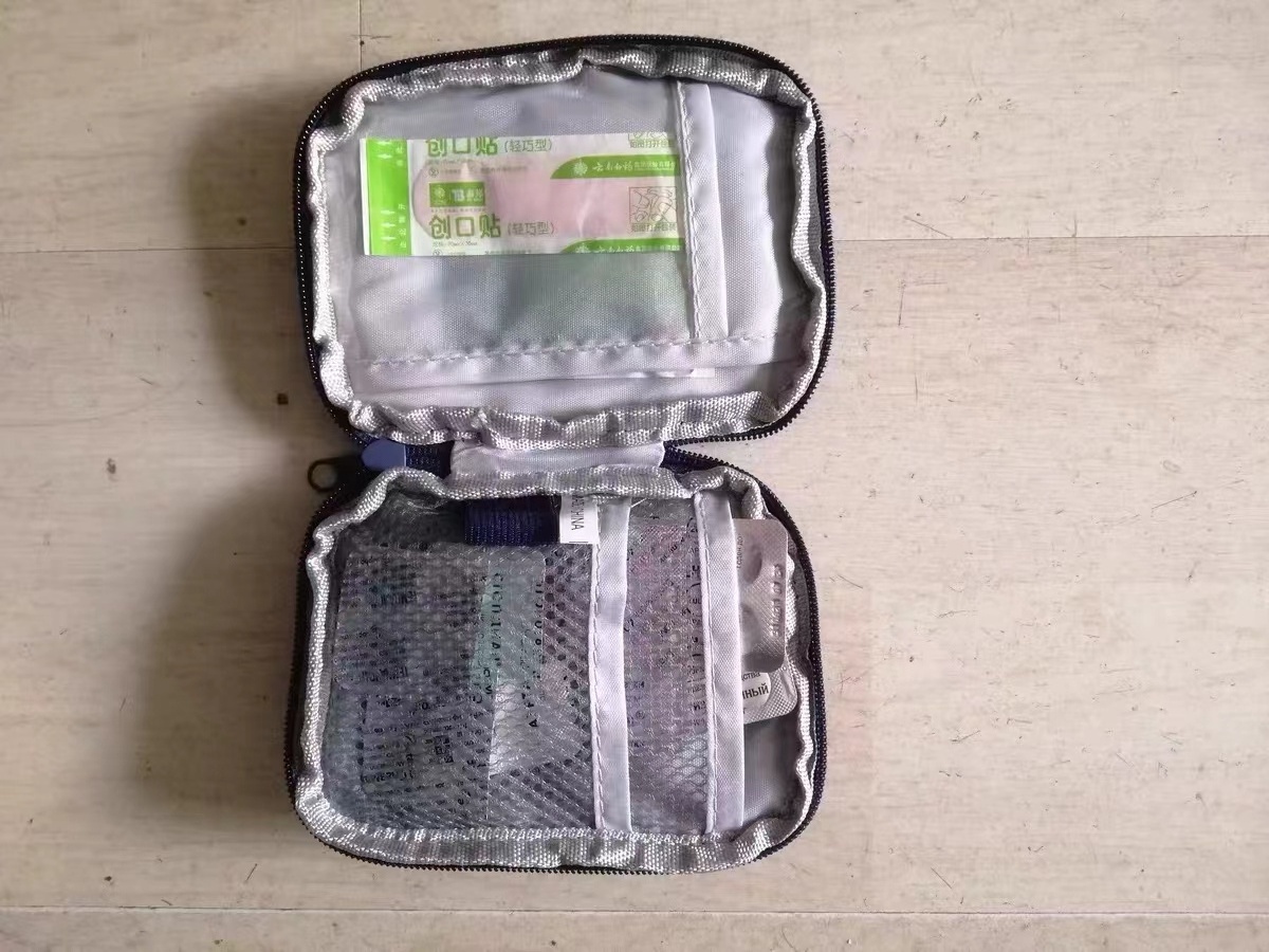 Wholesale oxford fabric portable carrying first aid kit bag