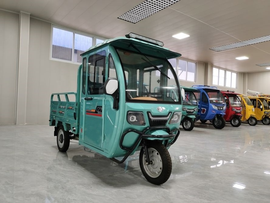 Electric Passenger Closed Tricycles Moped Cargo Tricycles Cargo Tricycle With Cabin KD VERSION