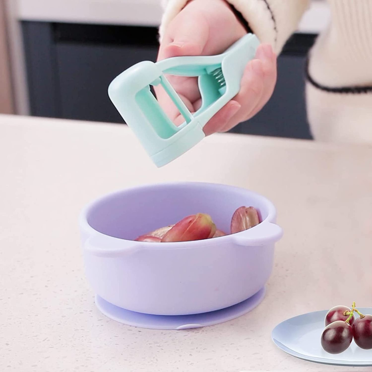 Kitchen Gadget Multifunctional Quarter Grape Slicer Grape Cutter for Toddlers Grape Slicer for Baby Fruit & Vegetable Tools