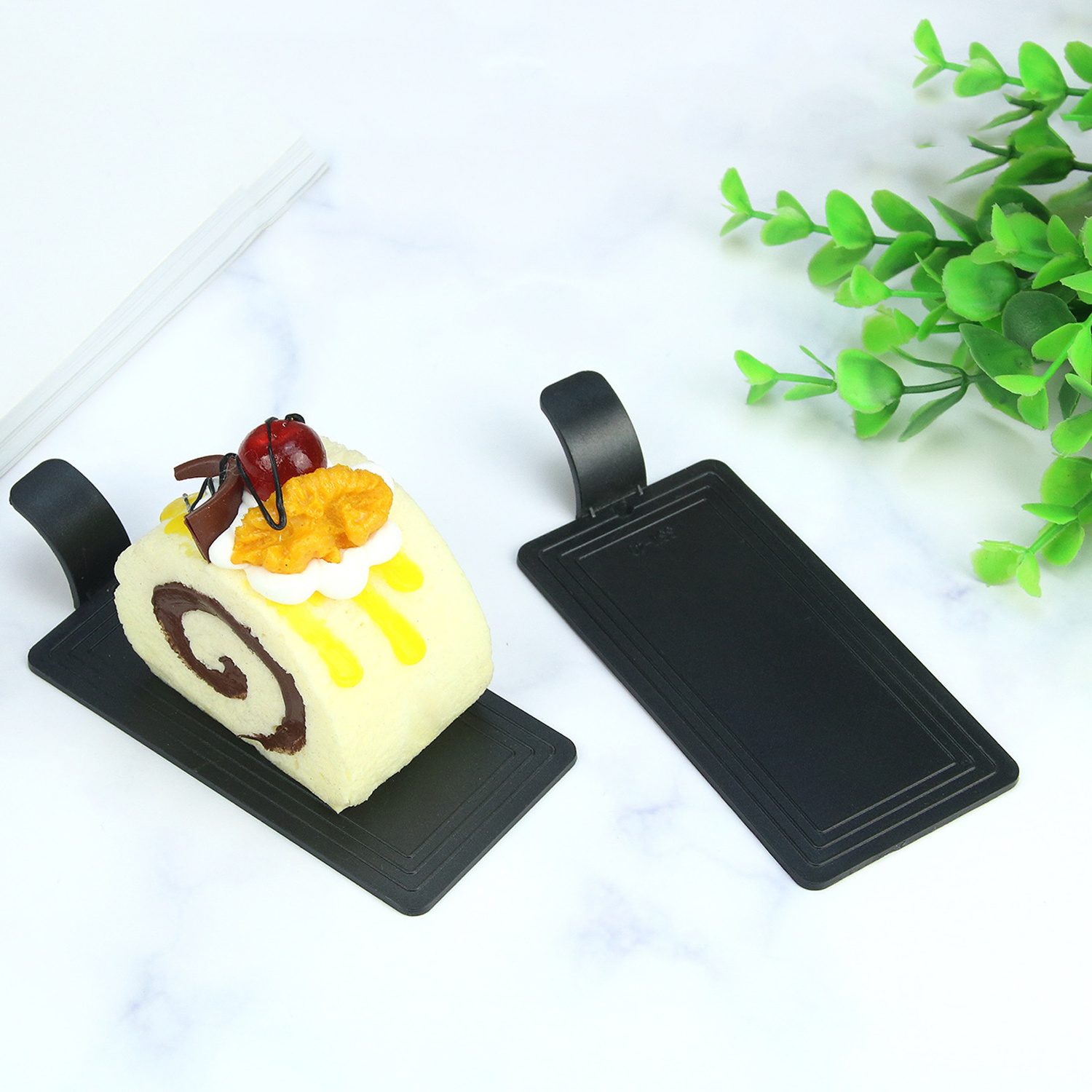 Customized disposable environmentally friendly and durable multi shaped cake tray, food grade plastic mousse mat