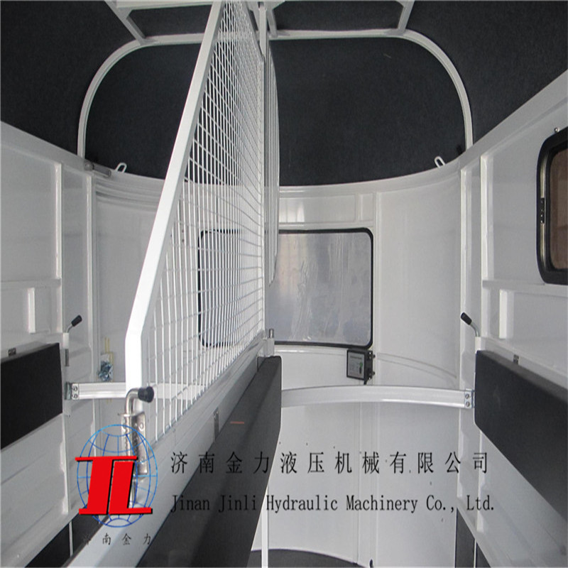 China imported two horse straight load trailer   fiberglass horse float roof  Australian standard