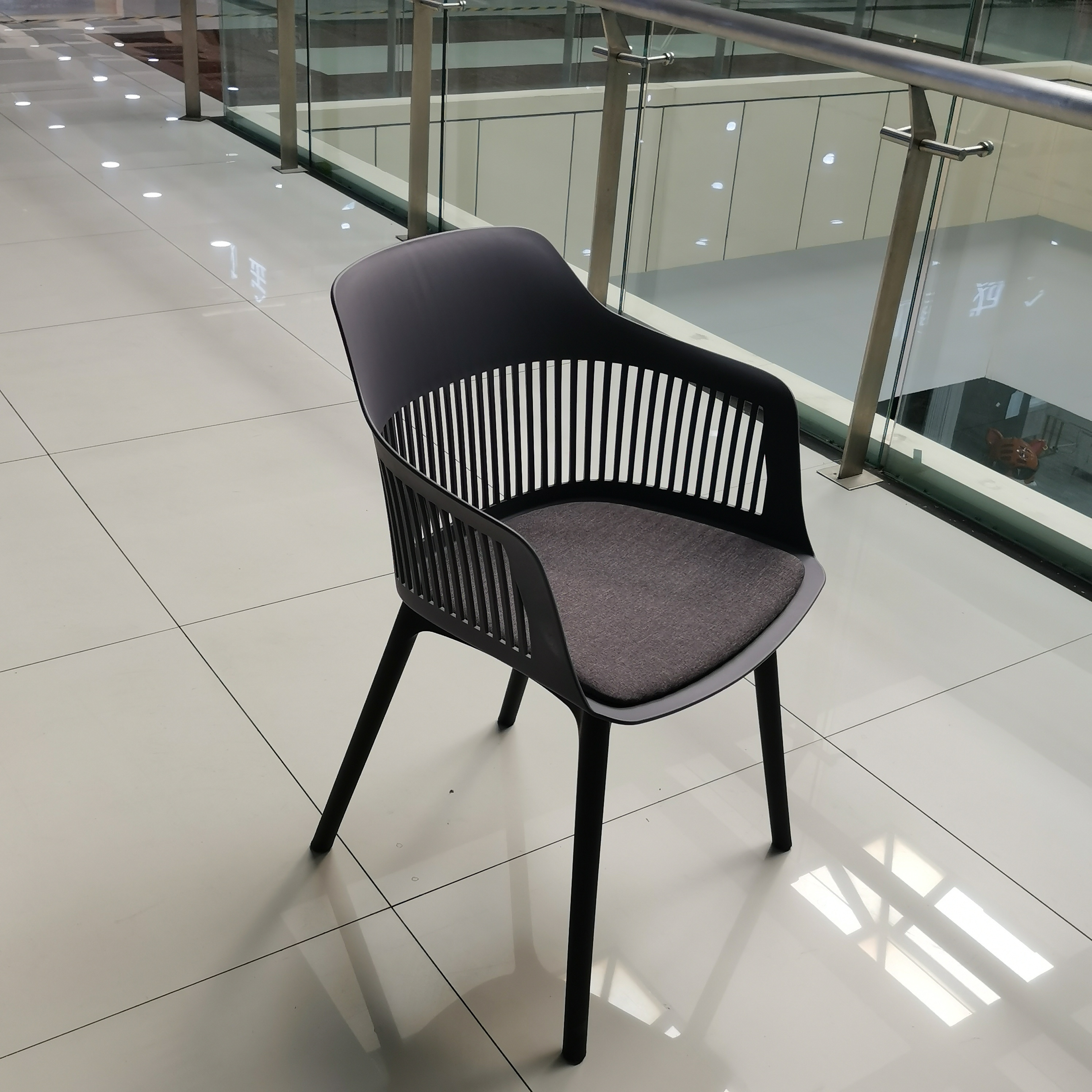 Seller Promotion Cheap Restaurant Plastic Chairs Modern Design Wholesale Stackable Cafe PP Plastic Dining Chair