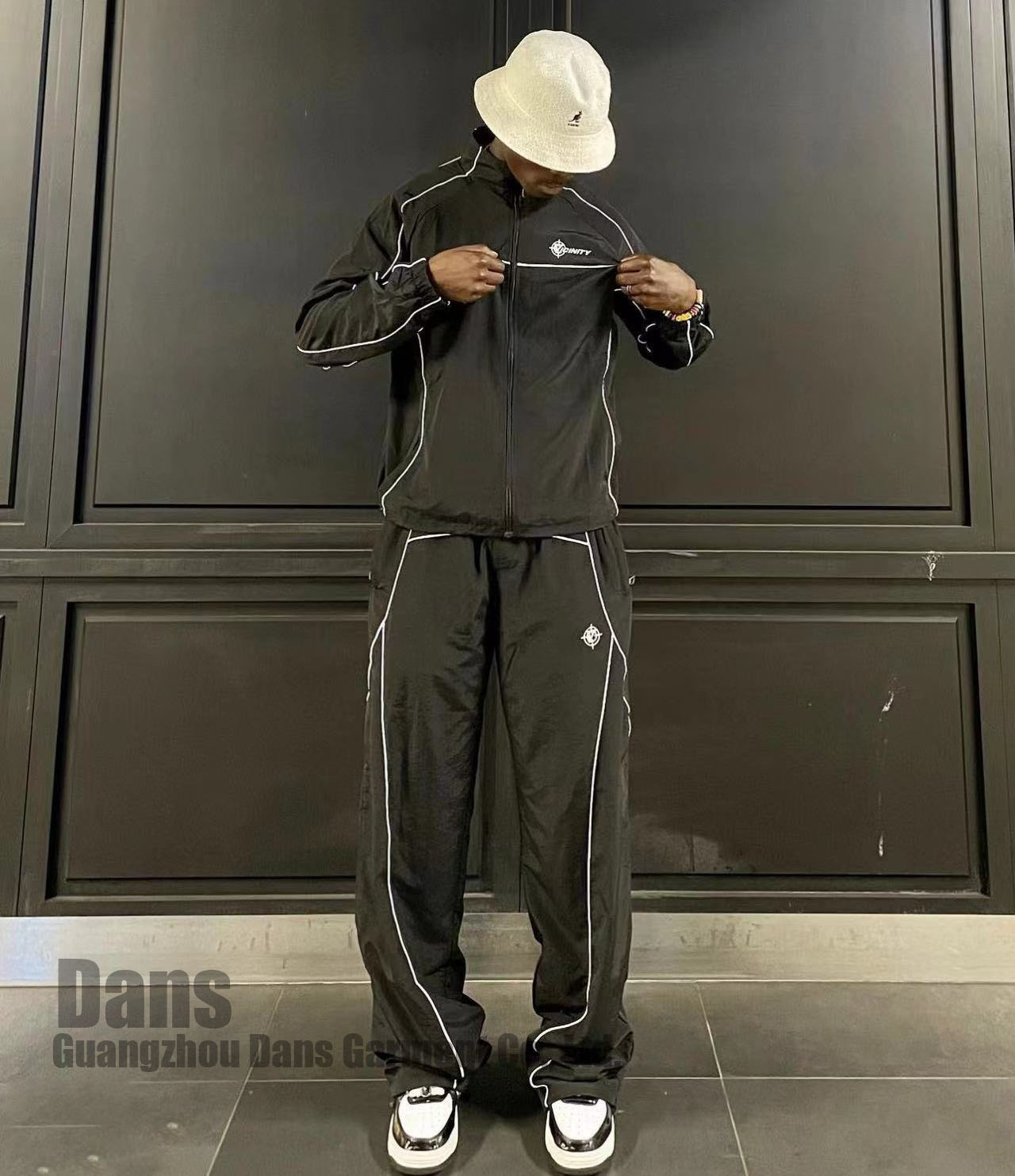 Mens Polyester Tracksuits Zip Up Nylon Jacket And Sweat Pants Jogger Gym Sets Custom Reflective Strips Nylon Sweatsuit For Men