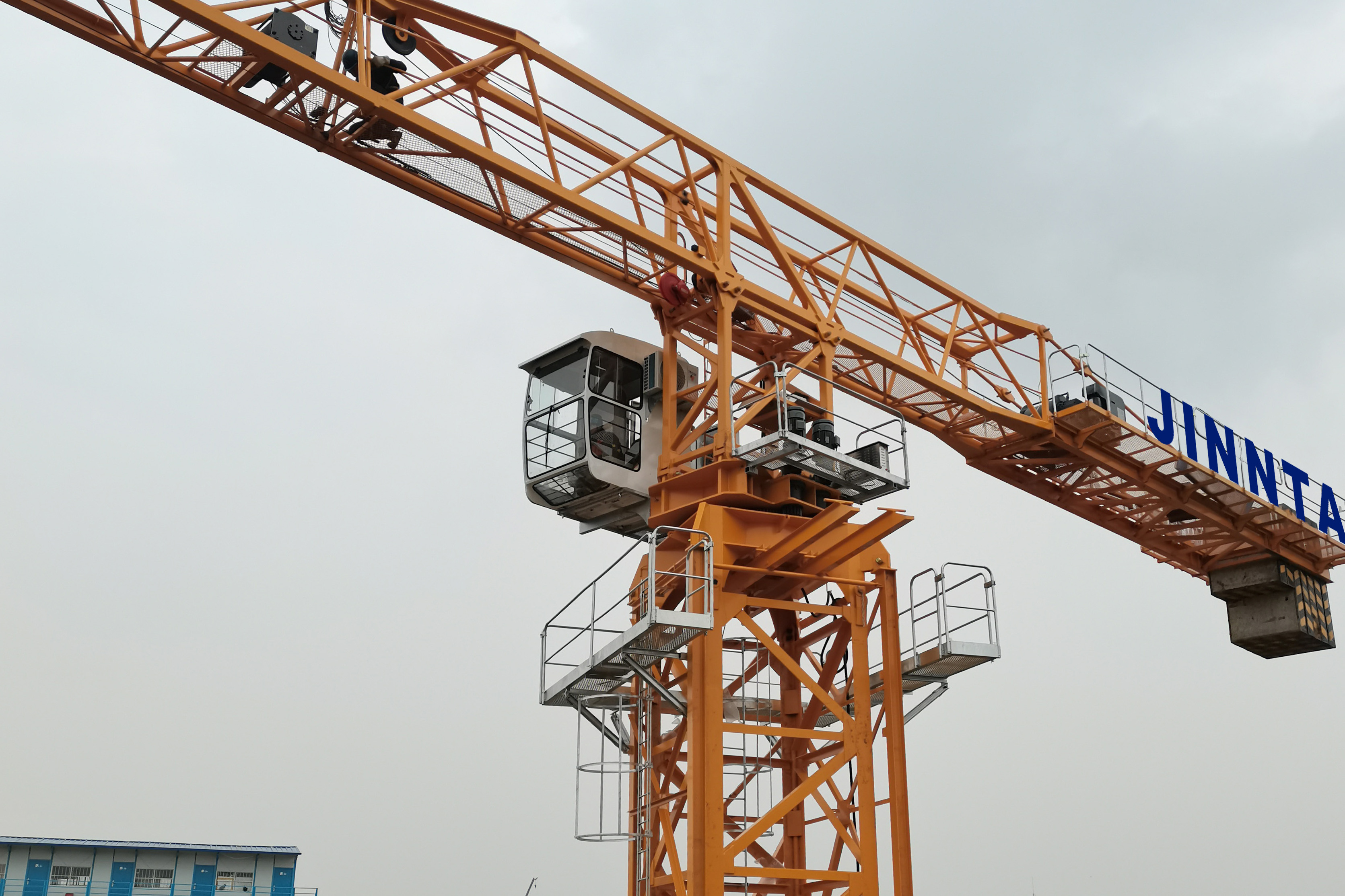 China brand 16 ton model flat-top used tower cranes used construction flat-top tower crane  QTP250(C7528P-16)