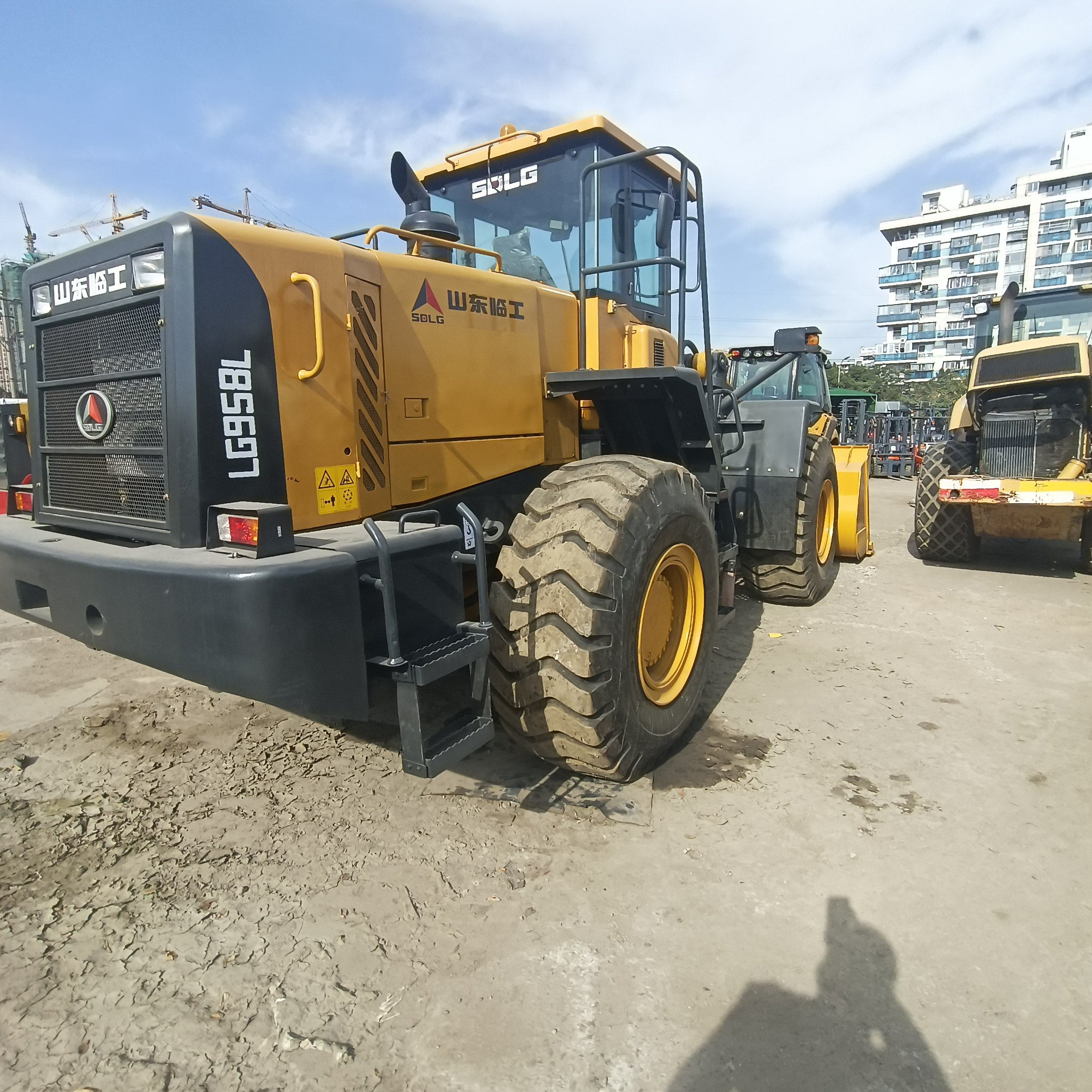 SDLG LG958L construction machinery 5t hydraulic cylinder 3 cubic meter bucket mini 5 ton long boom front wheel loader for sale