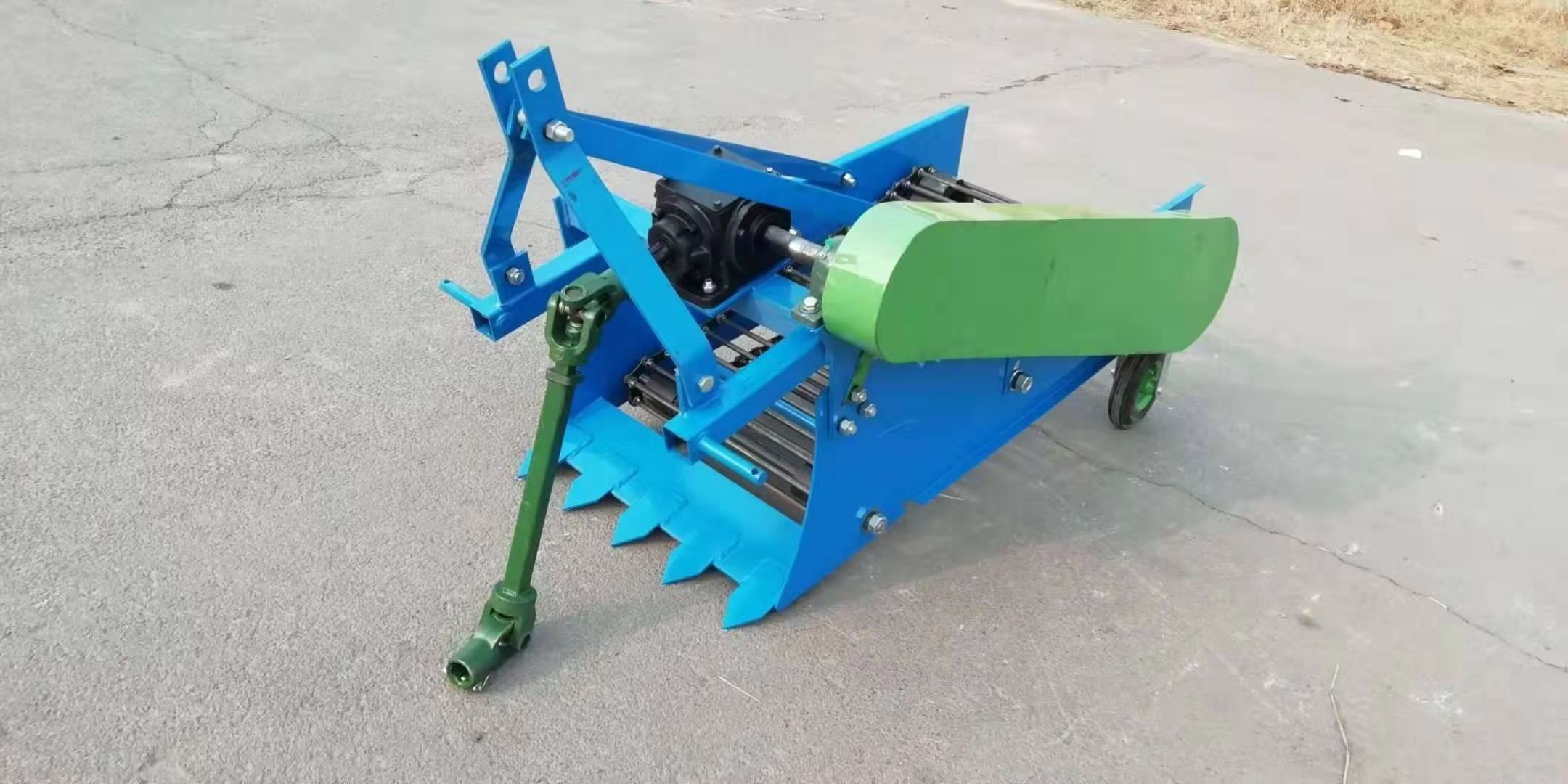 Agricultural mini tractor potato digger 3-point linkage small potato harvester