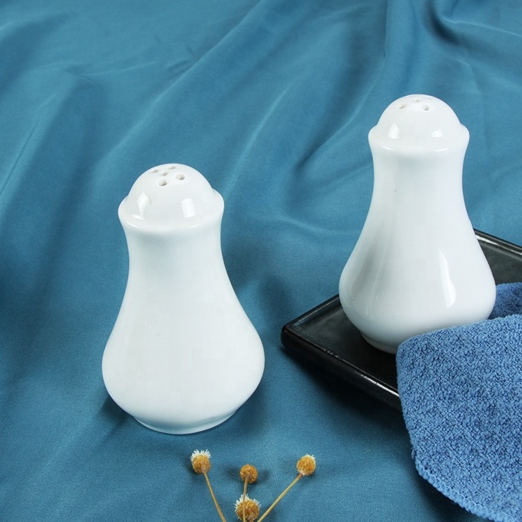 Wholesale Bulk Western Hotel Restaurant Kitchen Accessories Small Ceramic Salt And Pepper Shaker Set