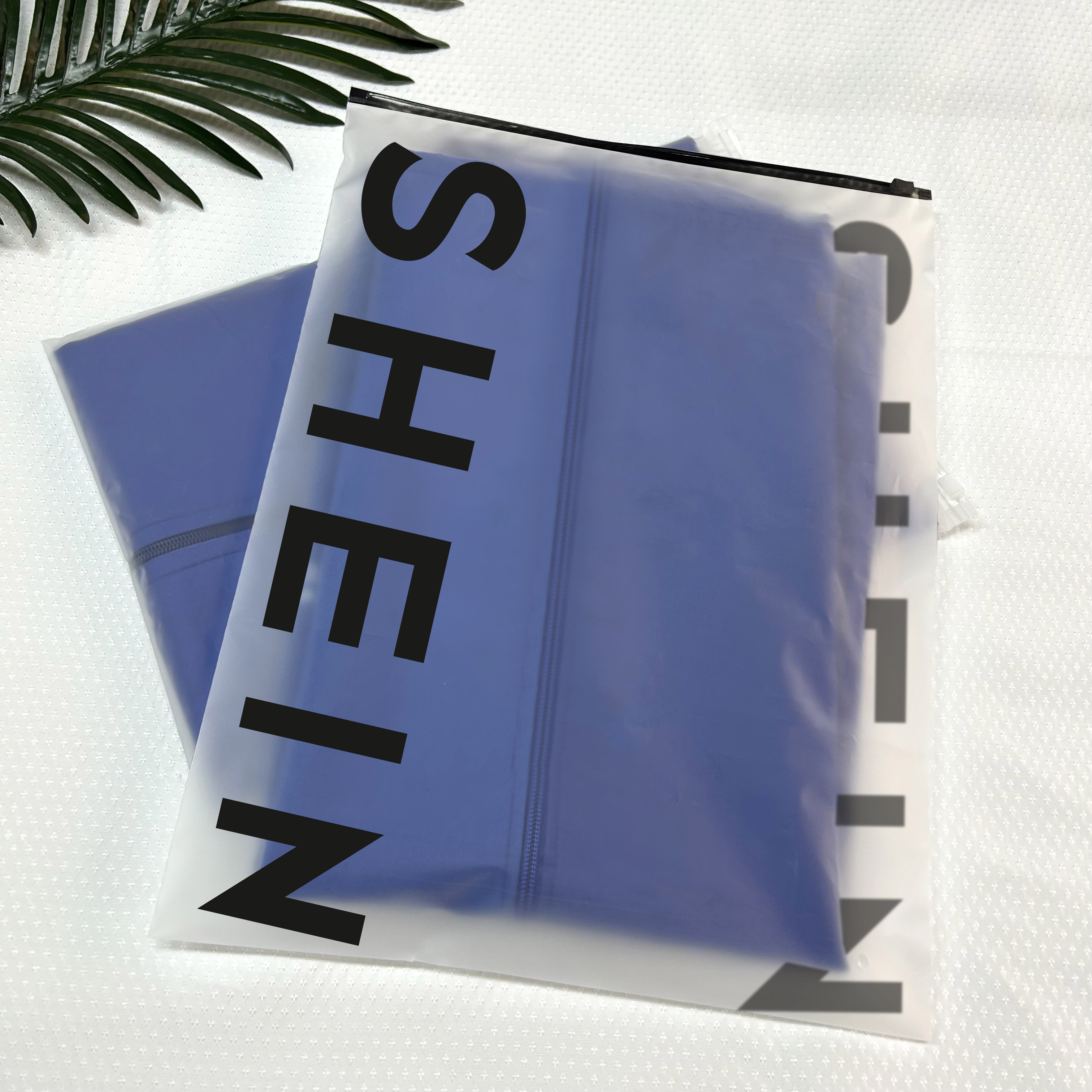 Waterproof Eco Friendly  Custom Logo Printed Zip Lock Bags Plastic Zipper Bag For Clothing Packaging