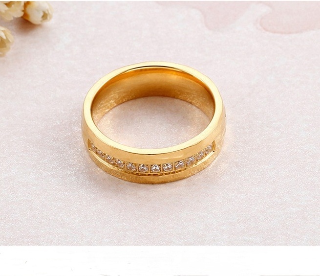 Fashion Classic Round 18K Gold Stainless Steel Zircon Couple Women Charm Luxury Wedding Ring