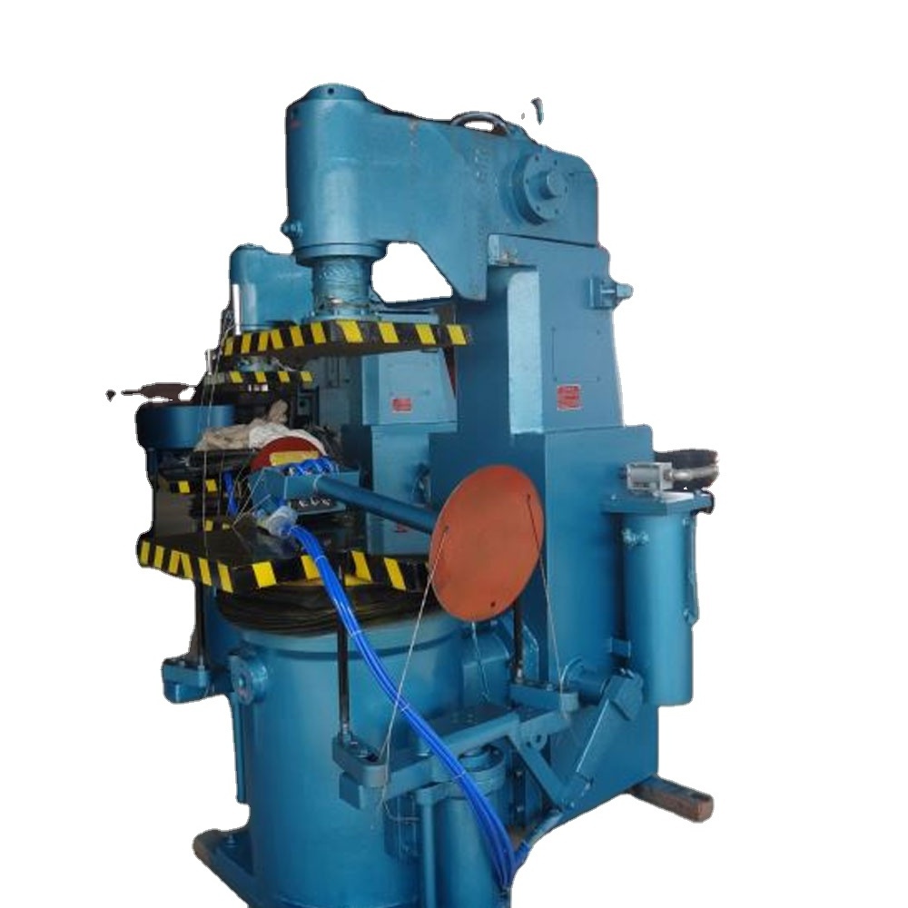 Green sand jolt squeeze casting molding machine