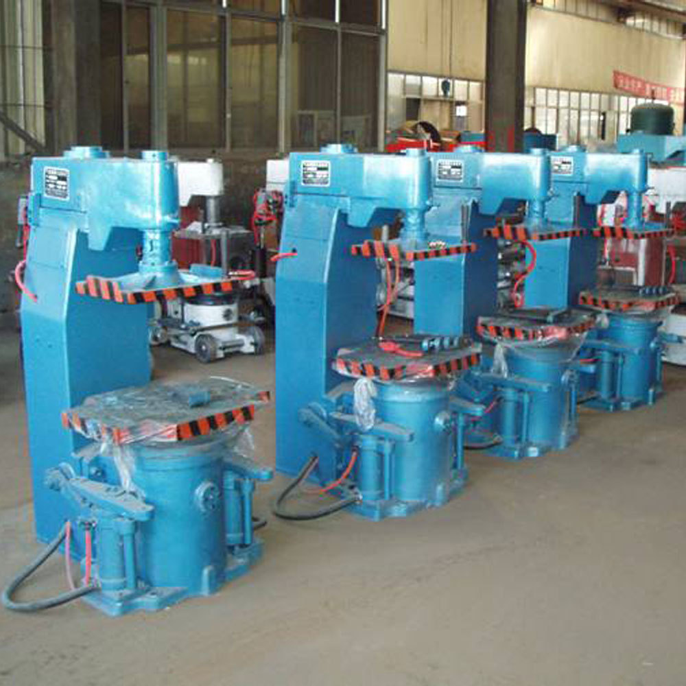 Green sand jolt squeeze casting molding machine