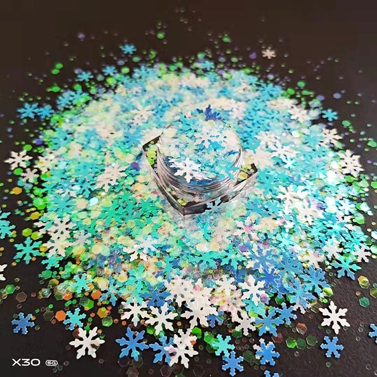 2024 wholesale polyester chunky snowflakes shaped cosmetic glitter for nails art.