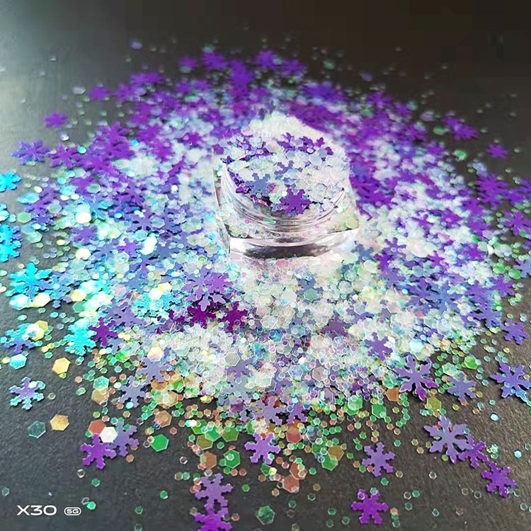 2024 wholesale polyester chunky snowflakes shaped cosmetic glitter for nails art.