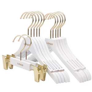 High-Grade Solid Wood Luxury Shop Hanger Natural Boutique Gold Accessories Coat Hanger for Store