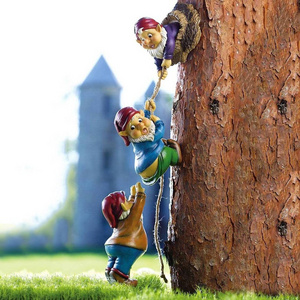 Custom Creative Resin Miniature Garden Take Dwarf Climbing Gnome Figures Gift For Garden Decoration Statue Home Ornaments