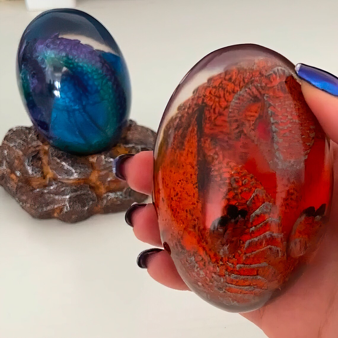 Souvenir Dragon Egg With Lava Base Sculpture Resin Craft Desktop Decor Ornamental Dragon Egg Dinosaur Egg Ornaments