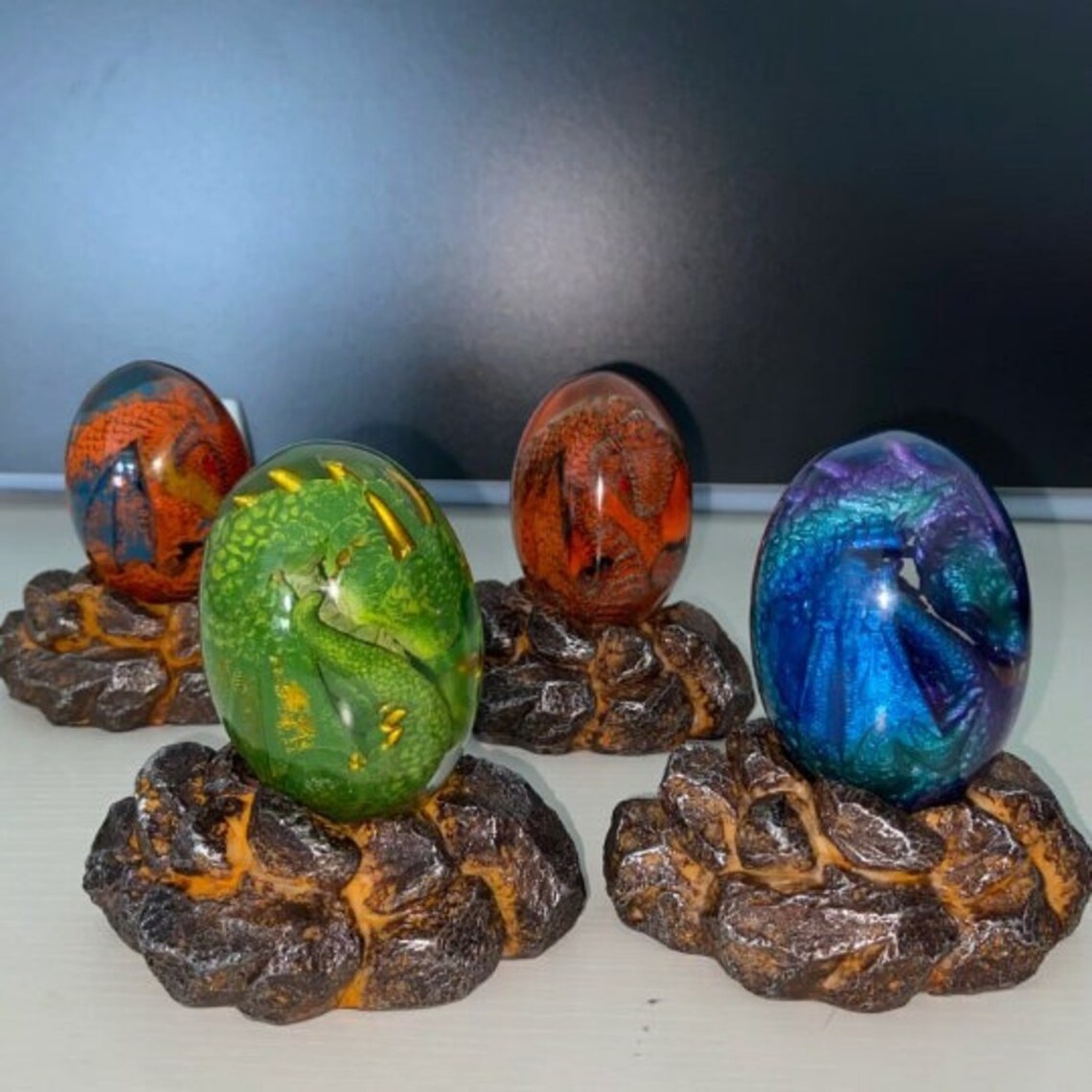 Souvenir Dragon Egg With Lava Base Sculpture Resin Craft Desktop Decor Ornamental Dragon Egg Dinosaur Egg Ornaments