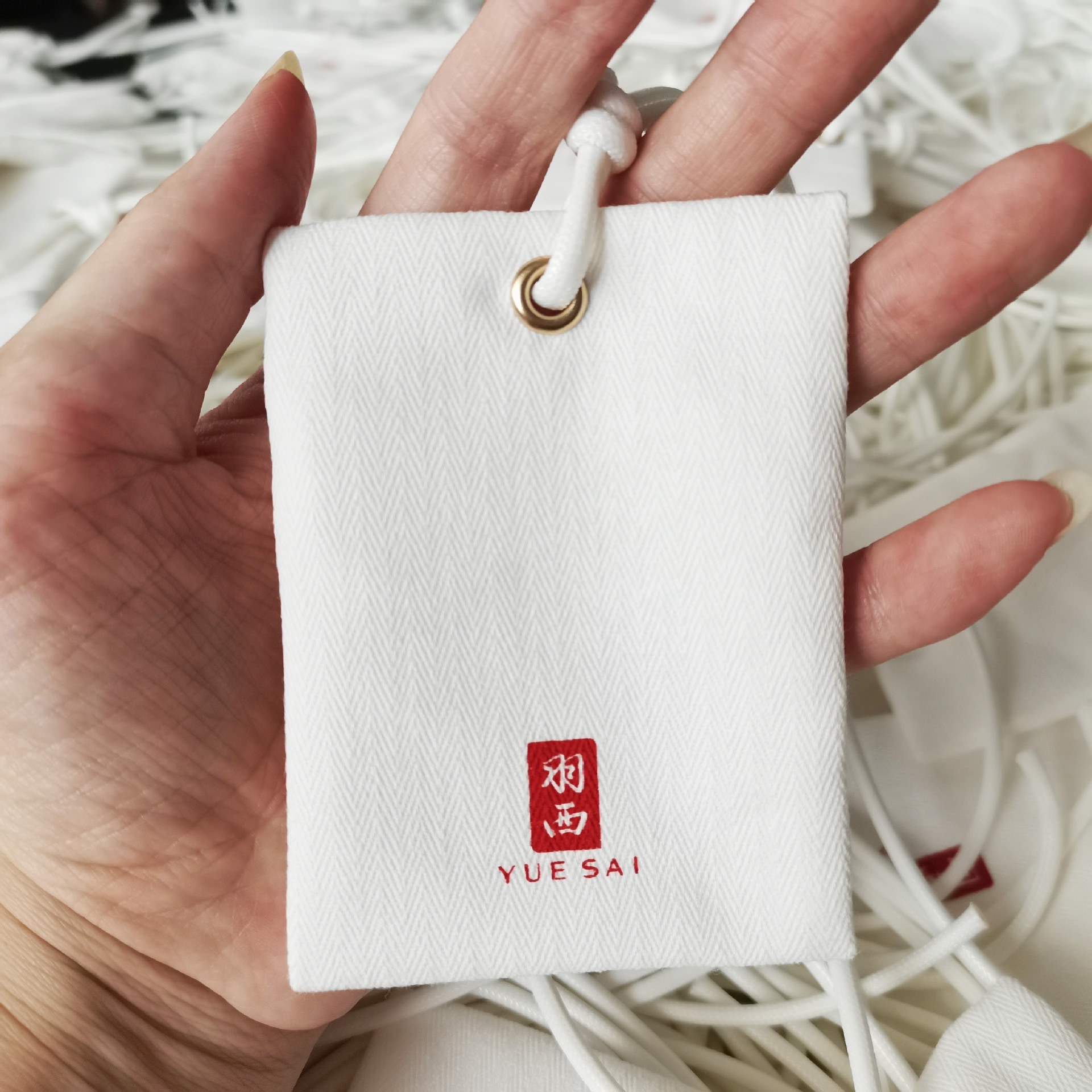 Custom size moq 1000pcs Chinese manufacture personal brands red logo printed gift packaging perfume white cotton bag for samples