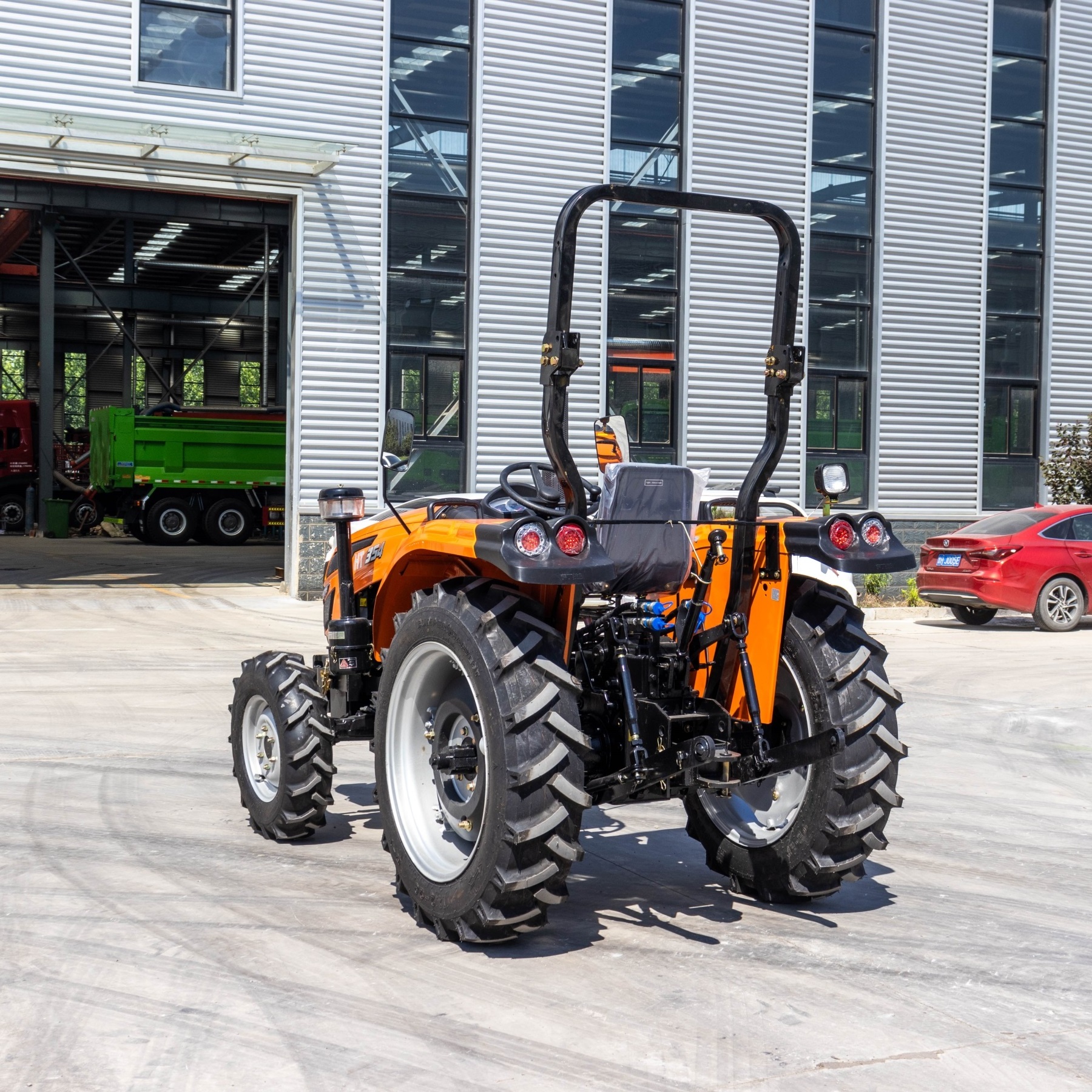 Agricultural Machine Equipment 4 cylinder engine 30hp  45hp 50hp 100hp 140hp Tractor for sale