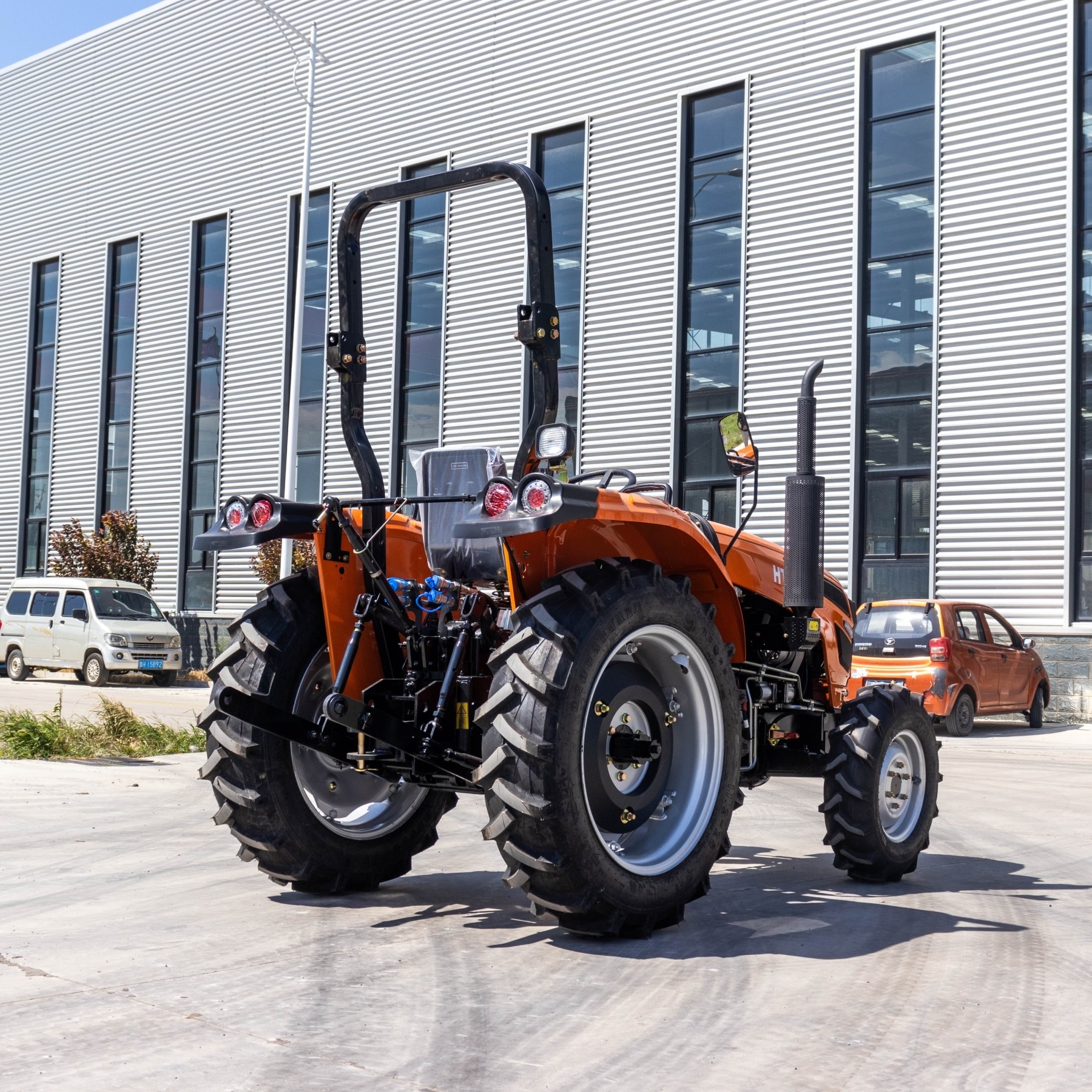 Agricultural Machine Equipment 4 cylinder engine 30hp  45hp 50hp 100hp 140hp Tractor for sale