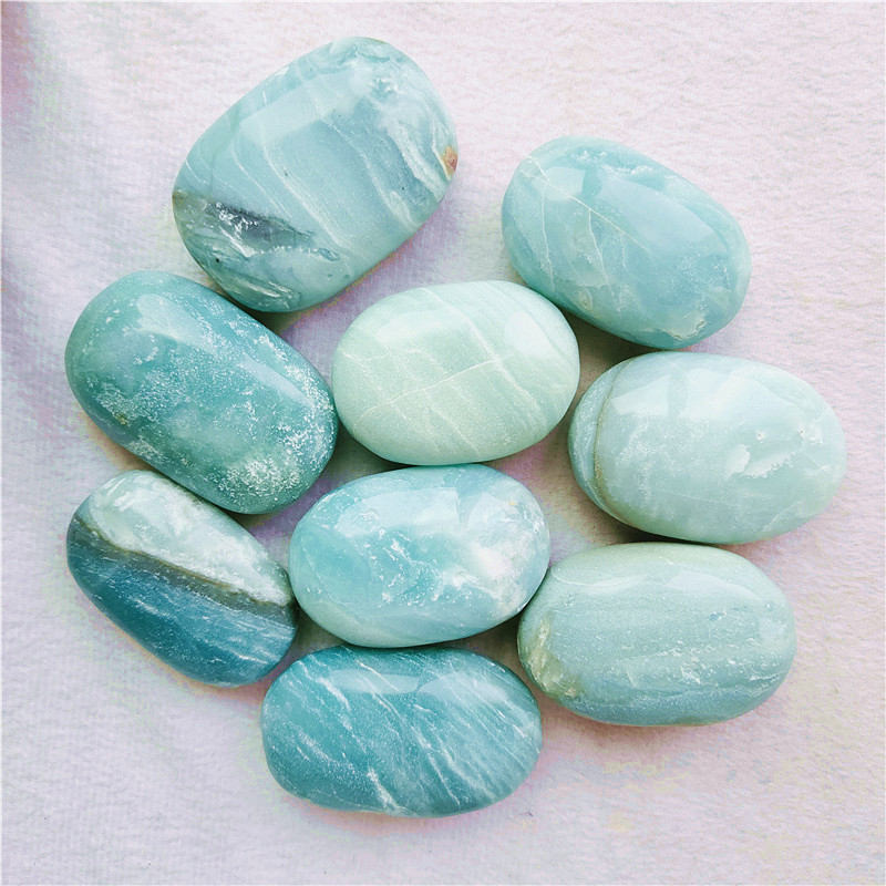 Wholesale Natural high quality sky blue crystal palm stone caribbean calcite palm for sale